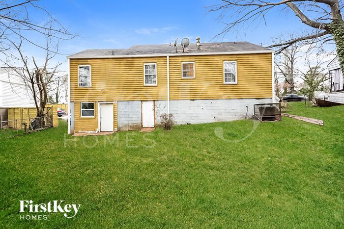 Building Photo - 1564 Columbia Dr