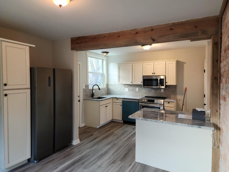 Building Photo - 133 Schultz Ave