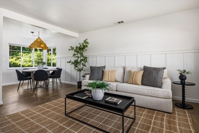 Building Photo - 191 Del Sur Way