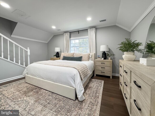 Building Photo - 6621 Hallwood Ave