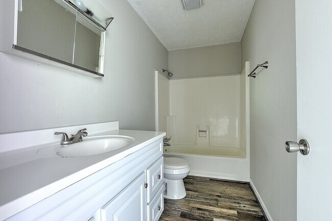 Building Photo - 405 Cypress St
