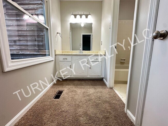 Building Photo - Adorable Townhome for Rent in Cahaba Heigh...