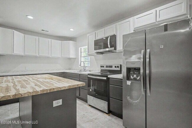 Building Photo - 3 bed close to D'Iberville!