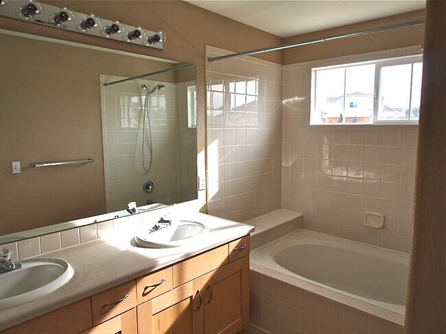 Building Photo - The Meadows Deceptively Spacious w/3BD plus Large Loft! Available Now.