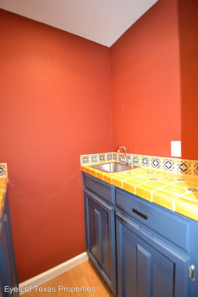 Building Photo - 2 br, 2 bath House - 8302 Alta Verde Dr.