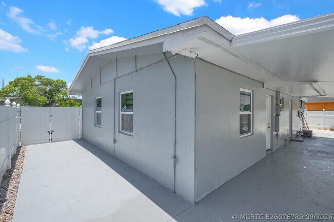 Building Photo - 1134 S Ridge St