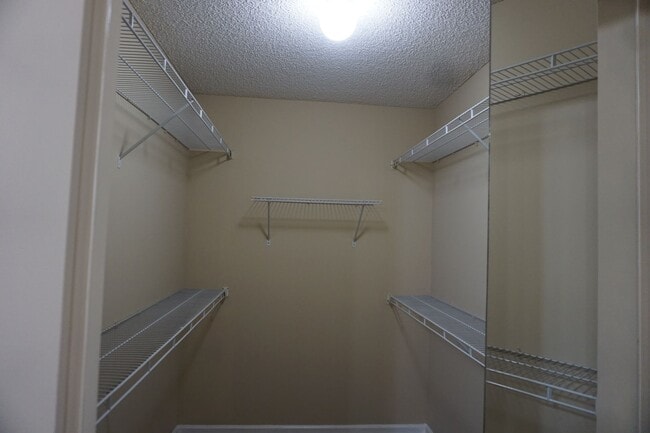 Building Photo - 3/2 Single Story Duplex with Garage