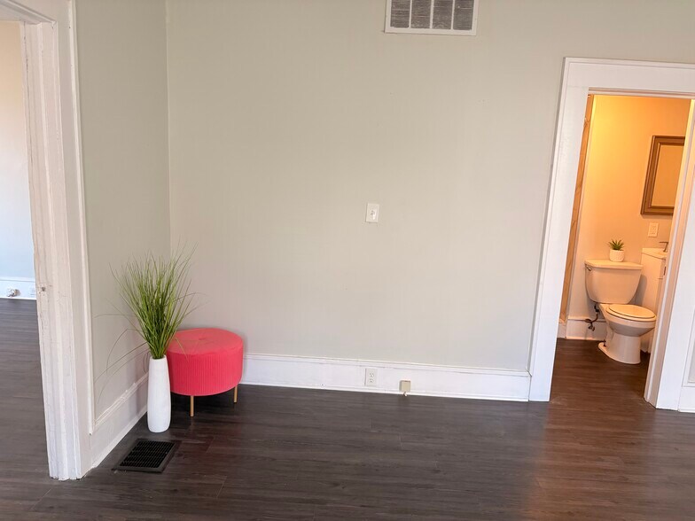 Building Photo - 2720 Ensley 5 Points W Ave