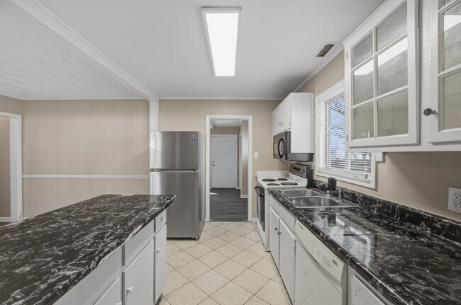 Building Photo - 3 BED, 1 BATH HOUSE FOR RENT IN CHESAPEAKE VA!