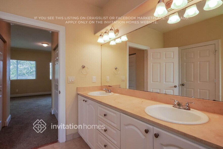 Building Photo - 4551 NW 36th Ct