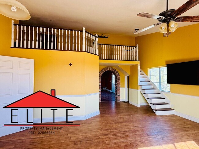 Building Photo - AVAILABLE NOW!!