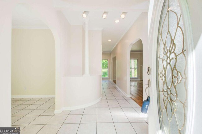 Building Photo - 2462 Empire Forest Dr