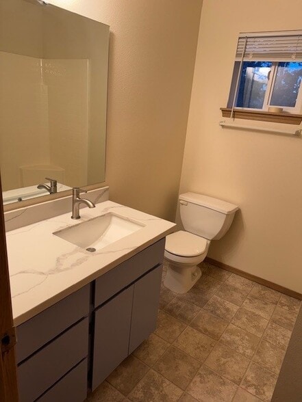 Building Photo - 9611 161st St E