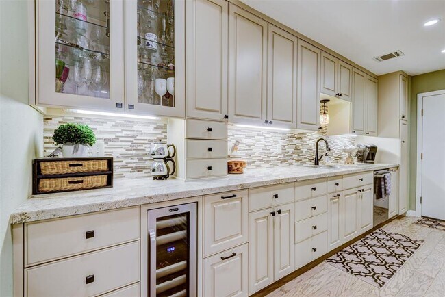 Building Photo - 2409 Bering Dr