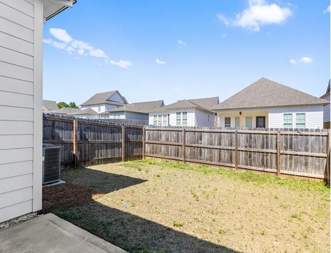 Building Photo - Charming 2 Bed / 2 Bath Cottage Living at Fox Chase