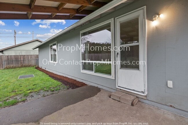 Building Photo - Three Bedroom Ranch In Central Hillsboro w/ Large Fenced Yard!