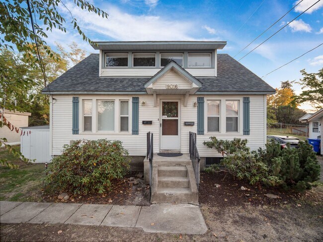 Building Photo - Millwood 2 bedroom condo