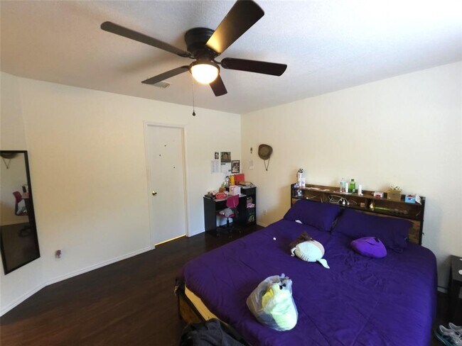 Building Photo - 1600 Hollow Tree Blvd