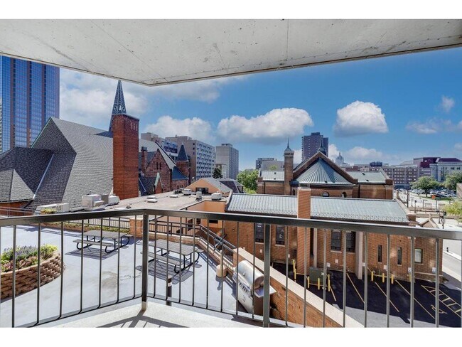 Building Photo - 78 10th St E