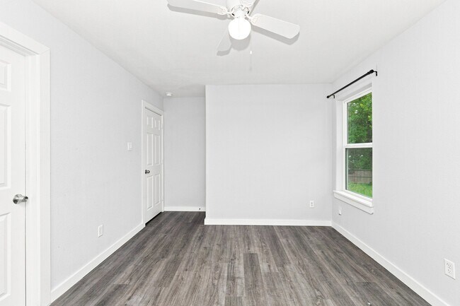 Building Photo - 8216 Richland Dr