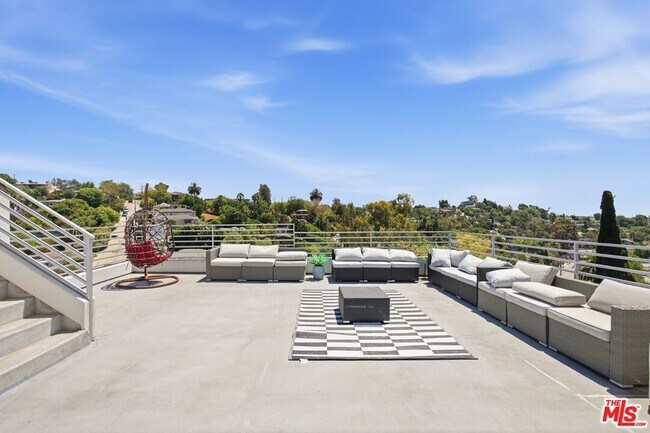 Building Photo - 2311 Cove Ave