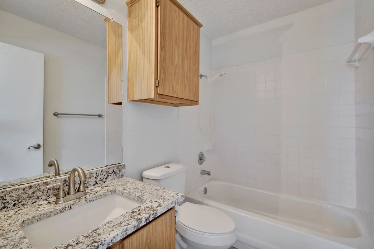 Building Photo - 1609 Lantern Light Dr