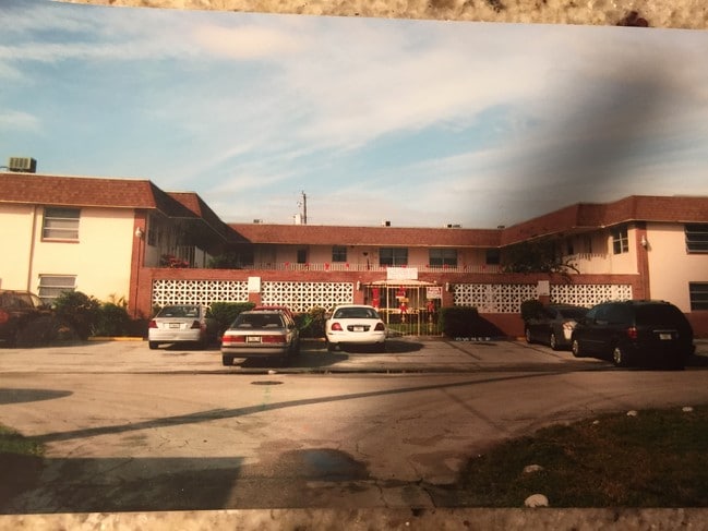 Building Photo - 1804 N 17th Ave