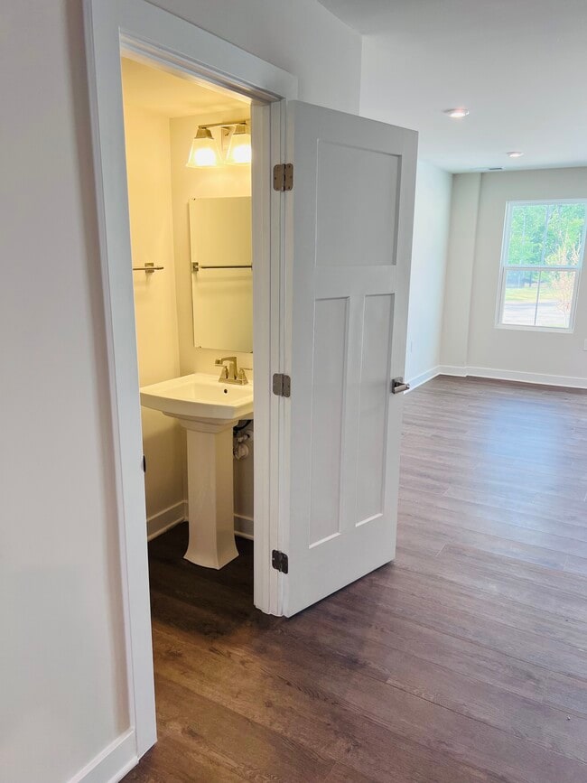 Building Photo - 415 Camarillo LN