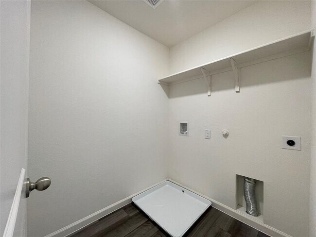 Building Photo - 6820 Bonanza Way