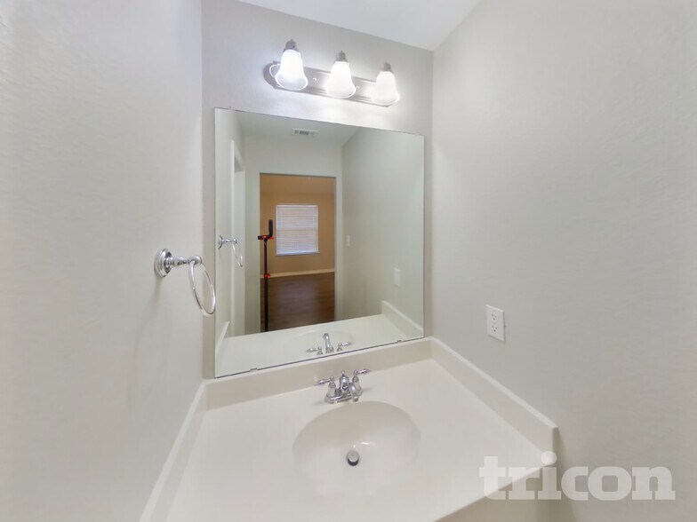 Building Photo - 114 Cole St