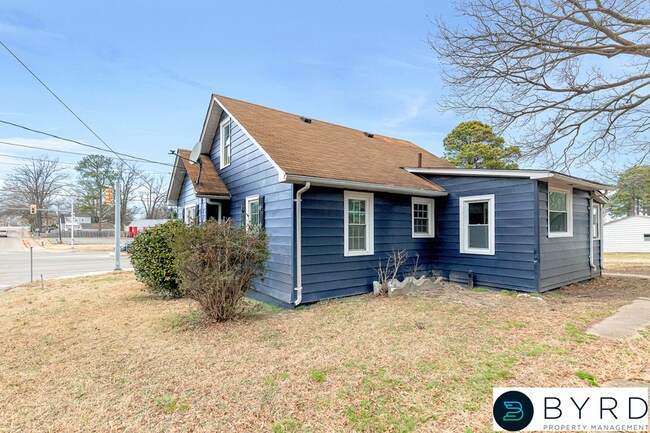 Building Photo - 2958 Winston Churchill Dr