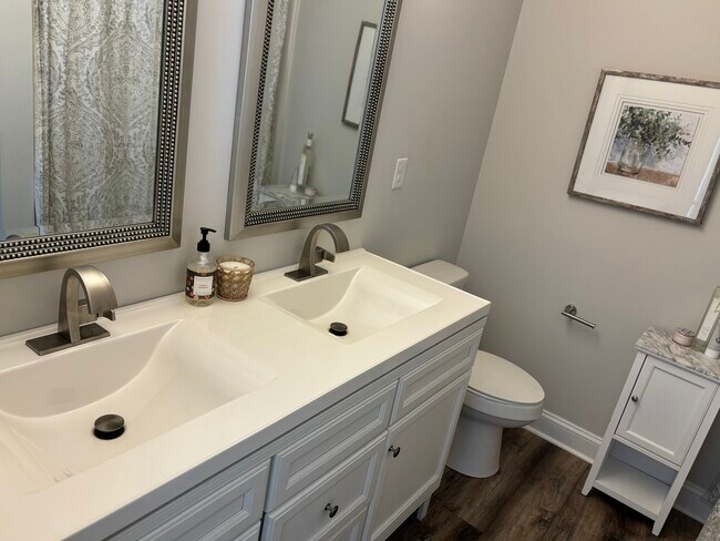 Building Photo - 303 Stonehaven Ln