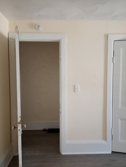 Building Photo - 410 Linden Pl