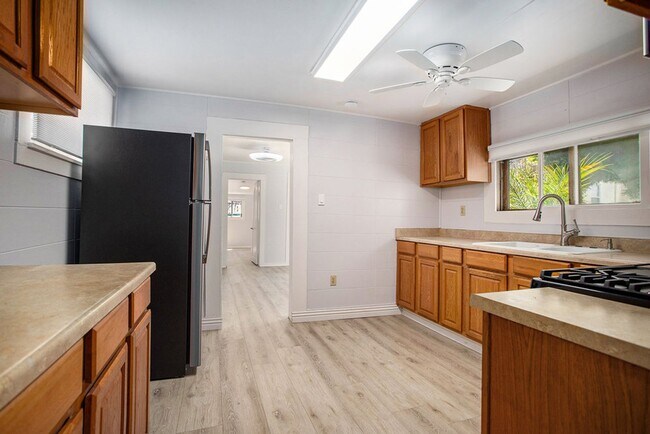 Building Photo - 531 Taylor Ave