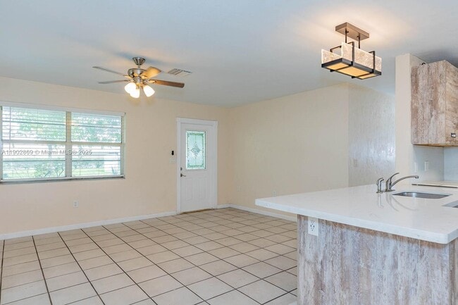 Building Photo - 1010 N 69th Way