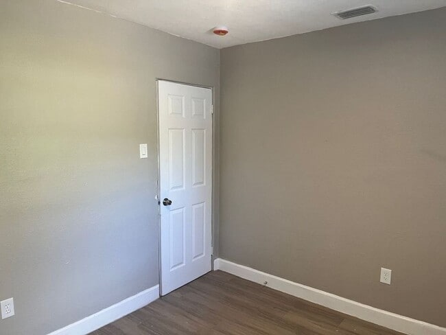 Building Photo - 1539 Hialeah St