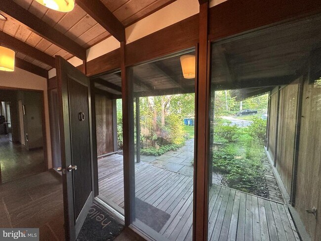 Building Photo - 2556 Vale Ridge Court