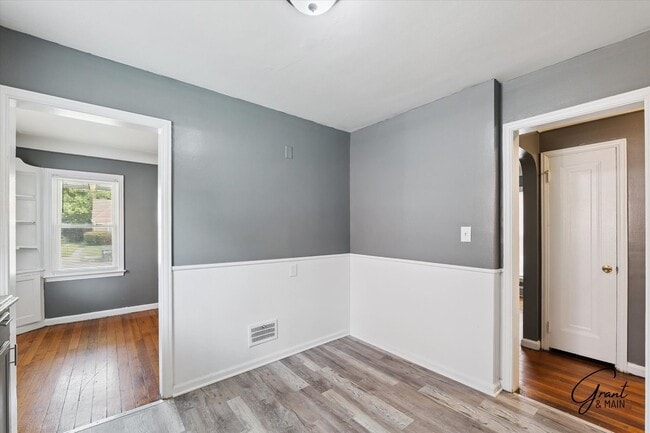 Building Photo - $1250 3 bedroom bungalow