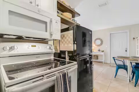 Building Photo - 713 Penn St