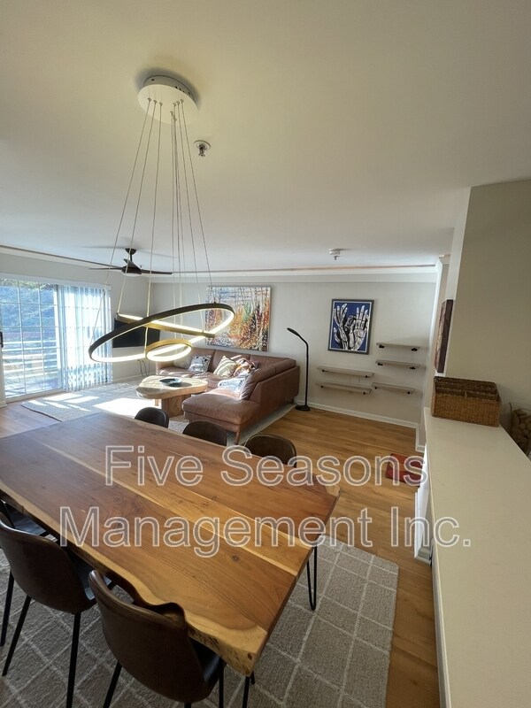 Building Photo - 352 Hildred Dr