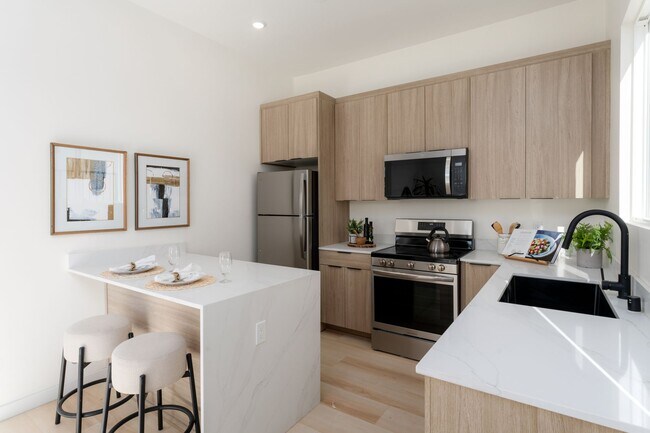 Building Photo - Private Yard, Laundry, Luxurious and Newly Built