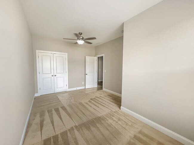 Building Photo - Beautiful 3BD/2.5BA townhome with garage in great Cary community and location!