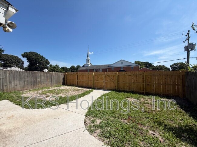 Building Photo - 896 Jamestown Landing Rd