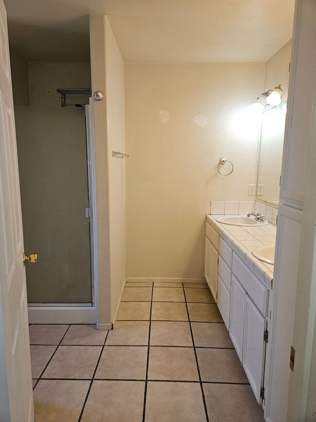 Building Photo - Beautiful custom home