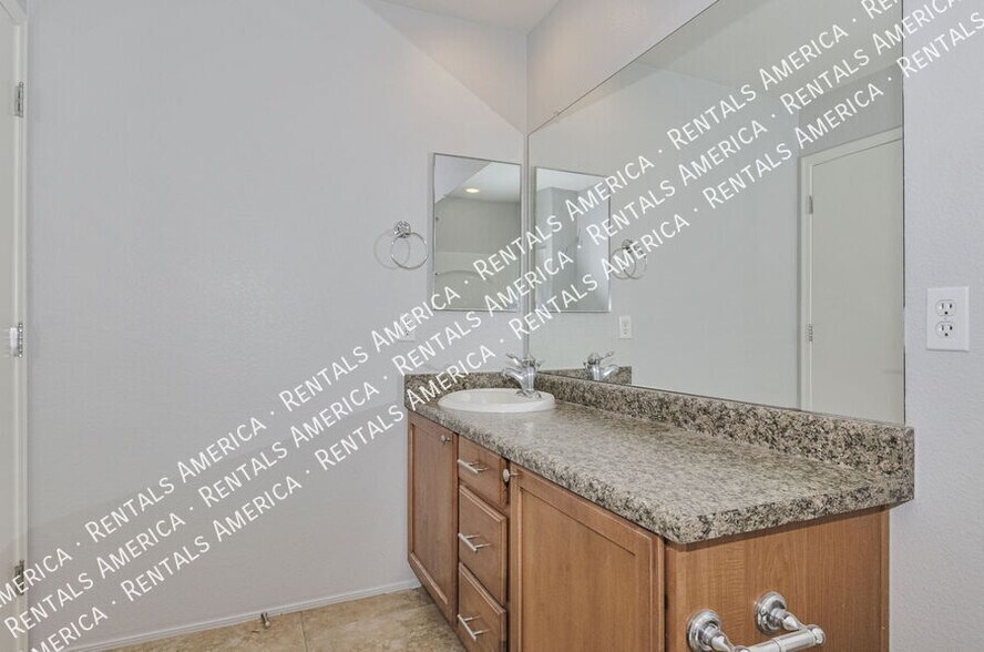 Building Photo - 10552 E Pleasant Pasture Dr