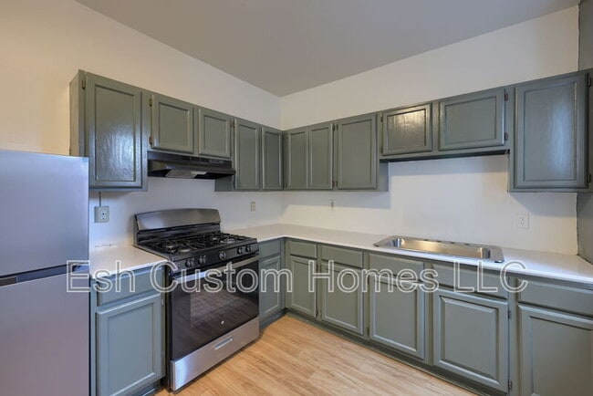 Building Photo - 227 S Ann St