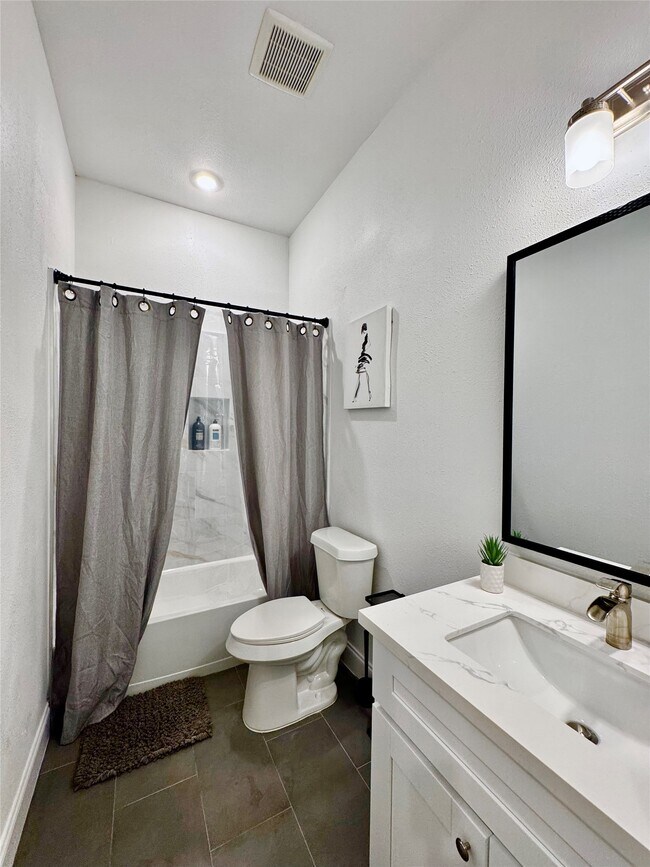 Building Photo - 5306 Ridgeway Dr