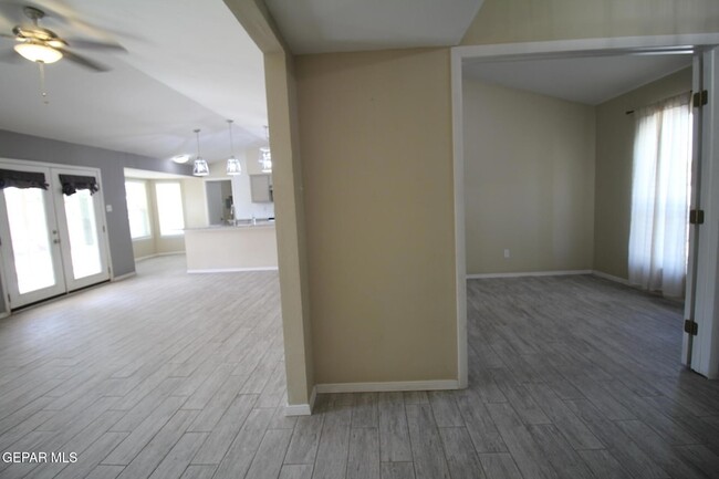 Building Photo - 351 Duanesburg St
