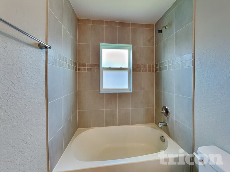 Building Photo - 579 Lorient Drive