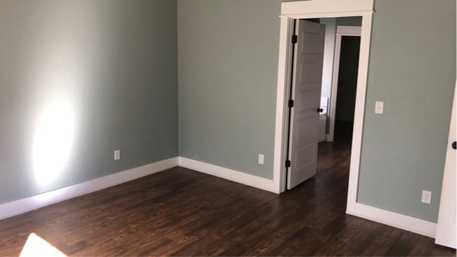 Building Photo - 750 Hawthorn Way